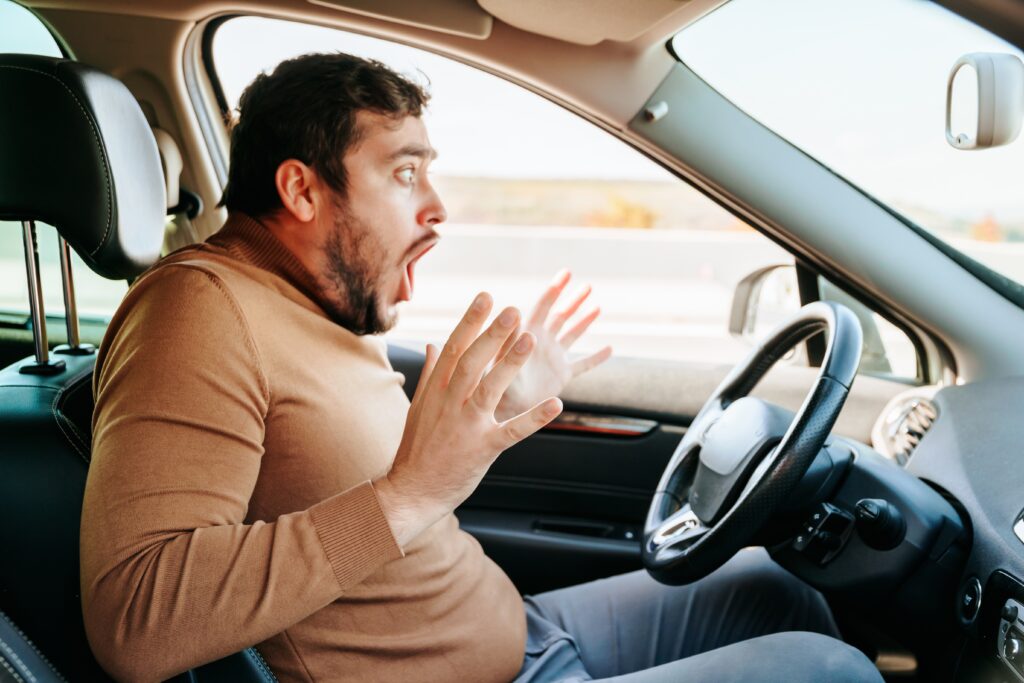 ¿Vale la pena demandar a un conductor sin seguro?
